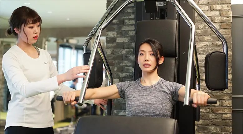 MMM 女性トレーナー